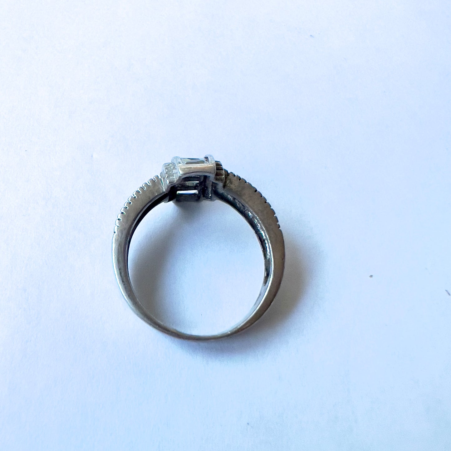 925 Sterling Silver Zircon Ring stamped 925 Size 7.5