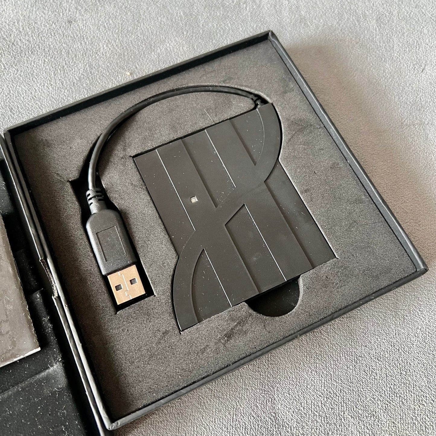 New HUBLOT USB Card Reader in Box 5.25x5.25x0.5 inches