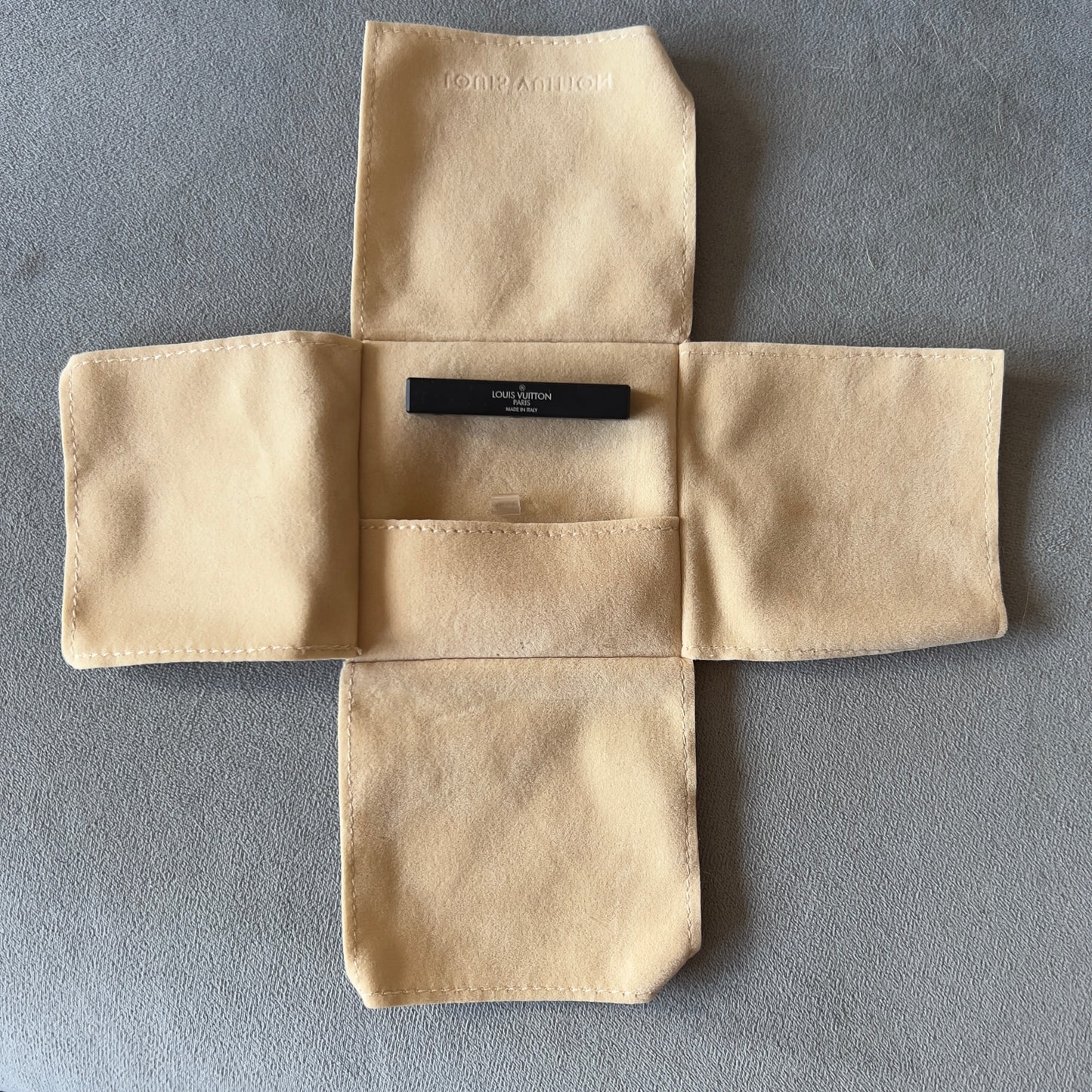 LOUIS VUITTON Goods Box + Pouch + Booklet