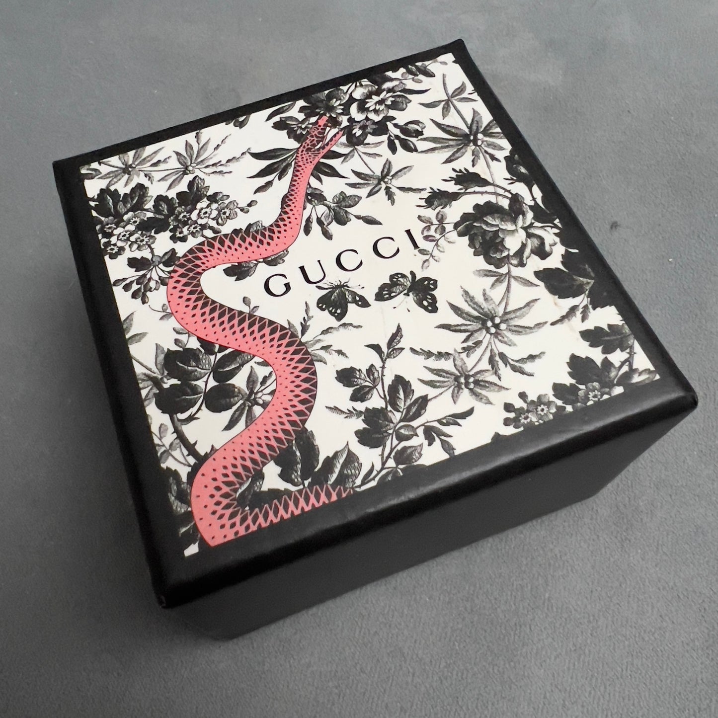 GUCCI Box 3.25x3.25x2.25 inches + Pouch + Booklet