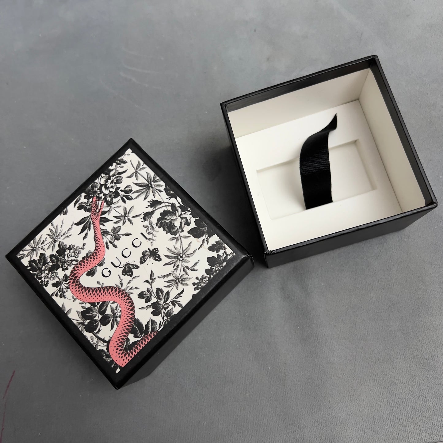 GUCCI Box 3.25x3.25x2.25 inches + Pouch + Booklet