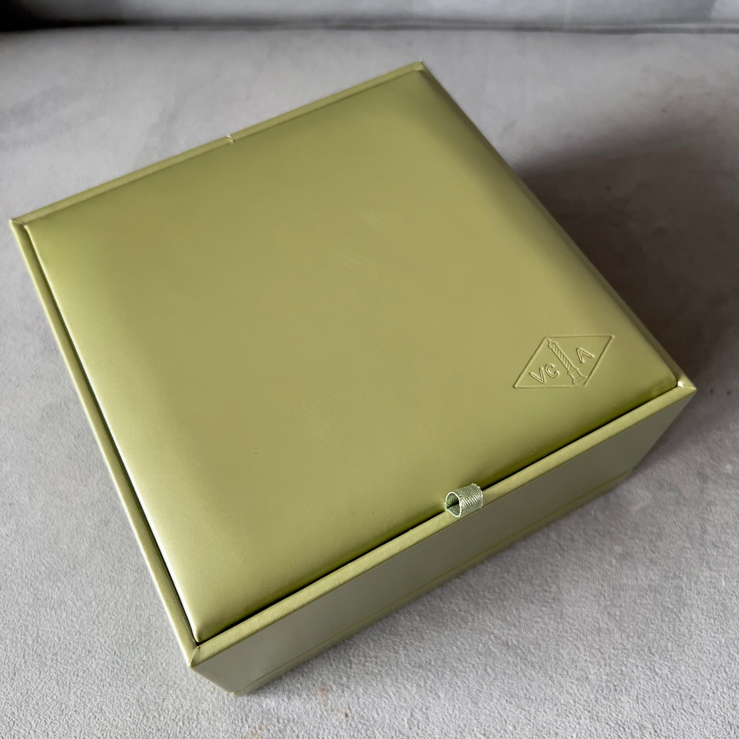 VAN CLEEF & ARPELS Box w/ Mirror + Outer Box 6.60x6.60x4.10 Inches