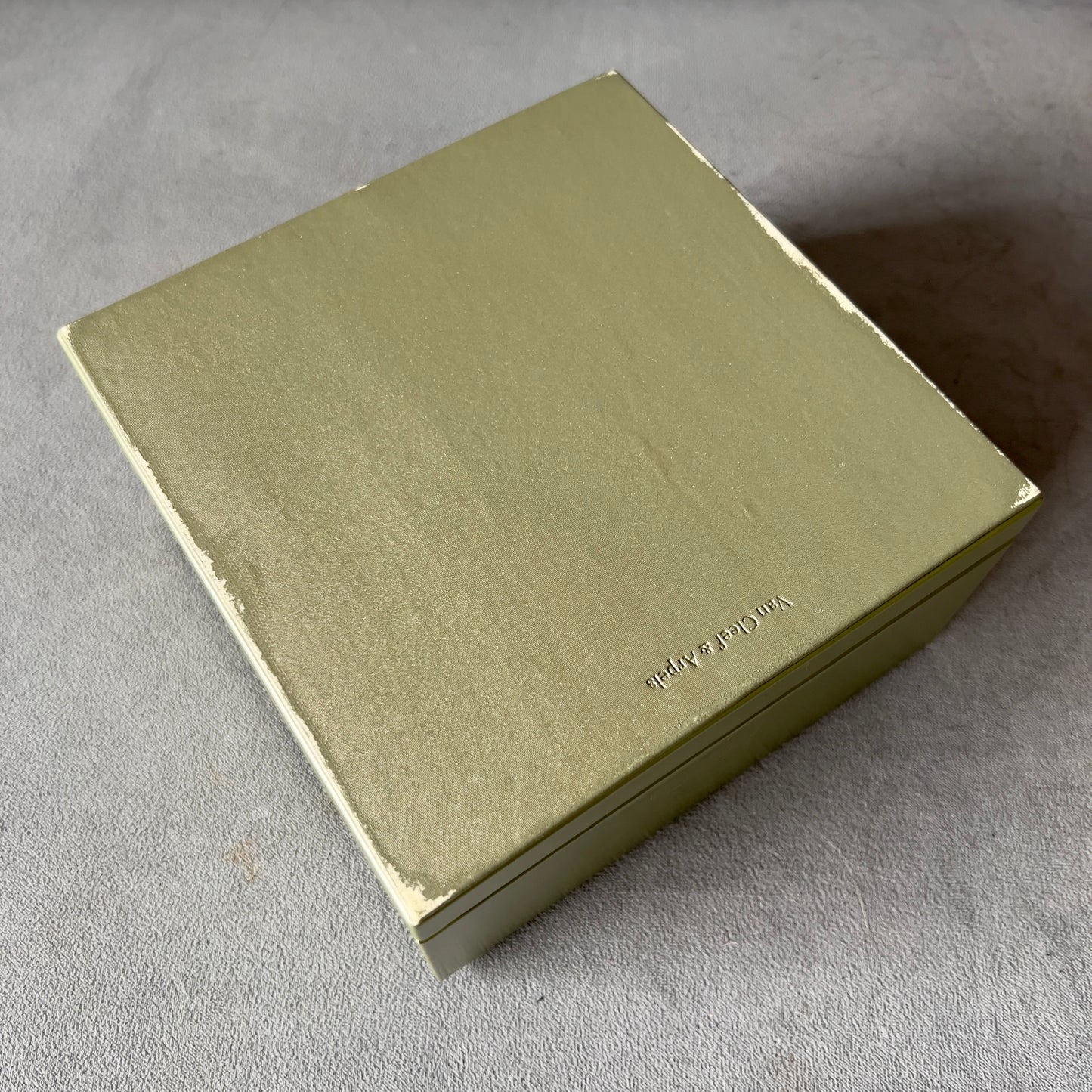 VAN CLEEF & ARPELS Box w/ Mirror + Outer Box 6.60x6.60x4.10 Inches