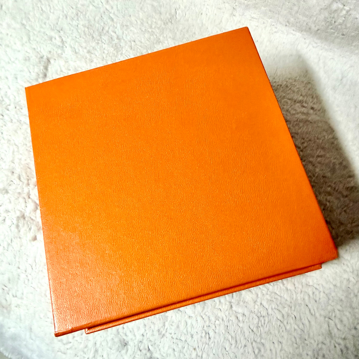 HERMES HEURE H 25mm Two Tone Watch Hermes Double Tour Orange Leather Band
Silver Dial
