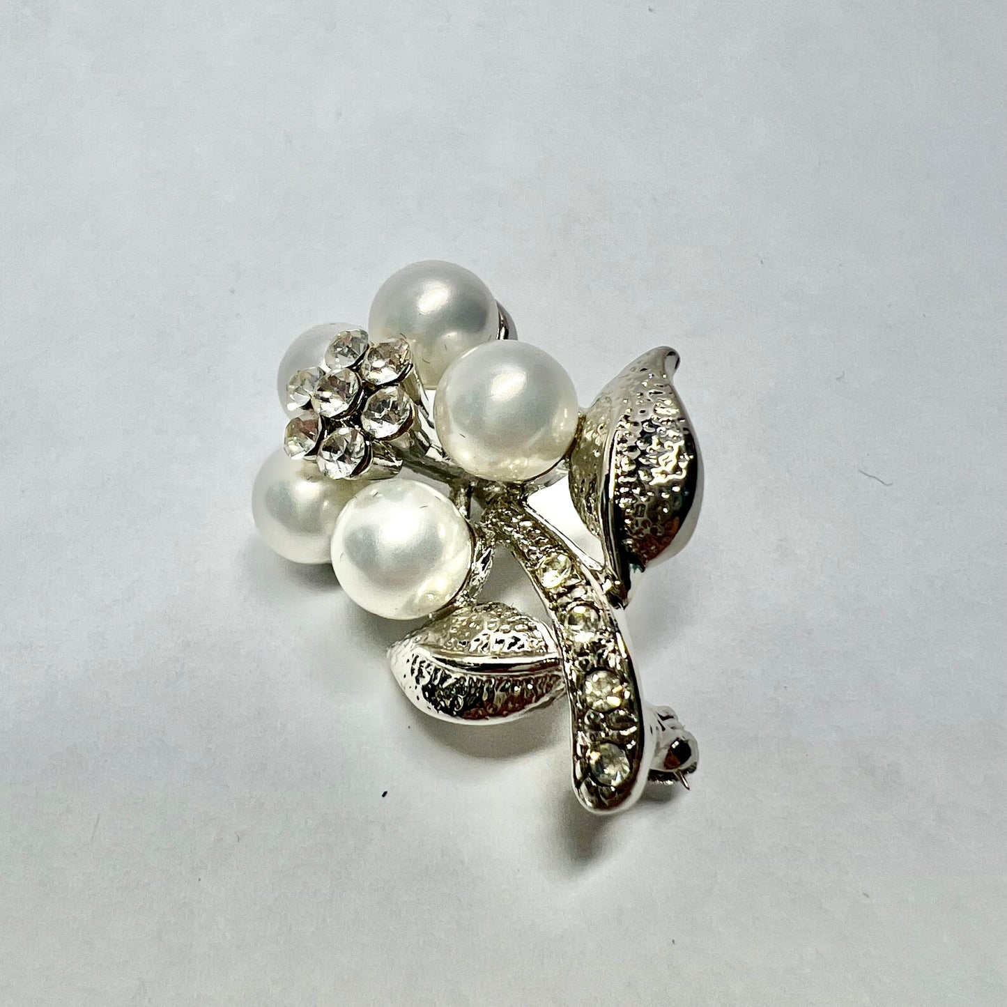 AVON Silver Tone Flower Brooch w/ Natural White Pearls & White Crystals