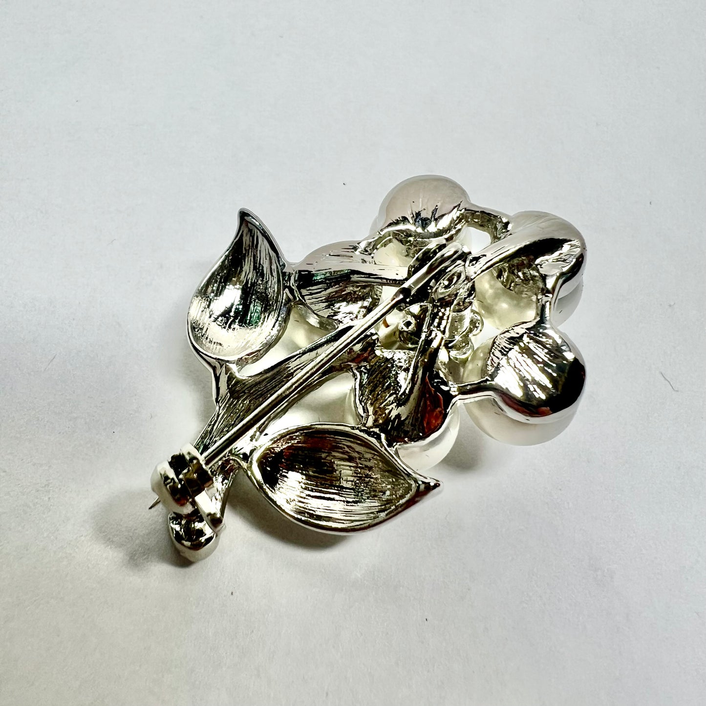 AVON Silver Tone Flower Brooch w/ Natural White Pearls & White Crystals