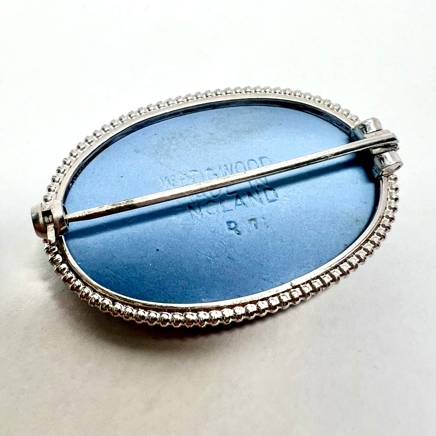 WEDGWOOD Elegant Blue Cameo Silver Tone Brooch Made in England