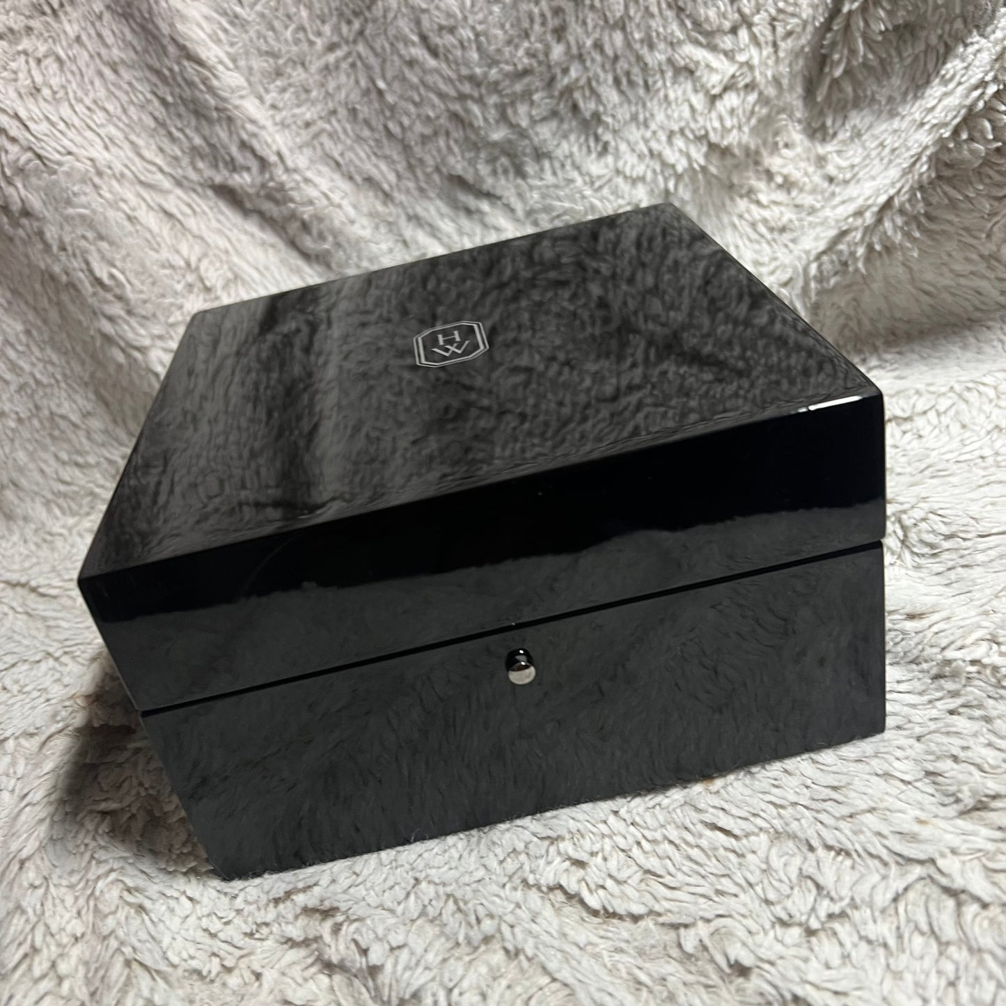 HARRY WINSTON Black Laminated Box with Taupe Color Interior