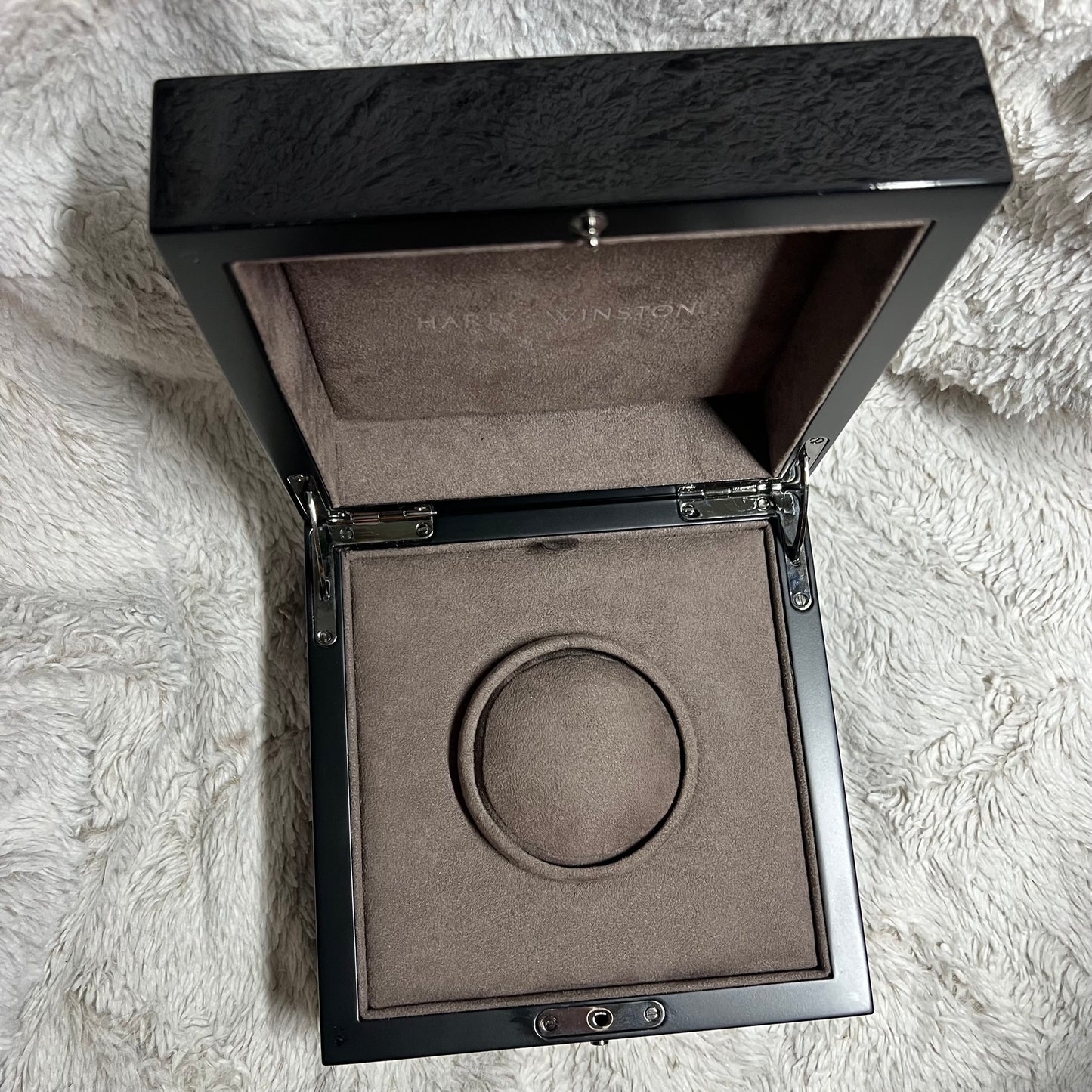 HARRY WINSTON Black Laminated Box with Taupe Color Interior