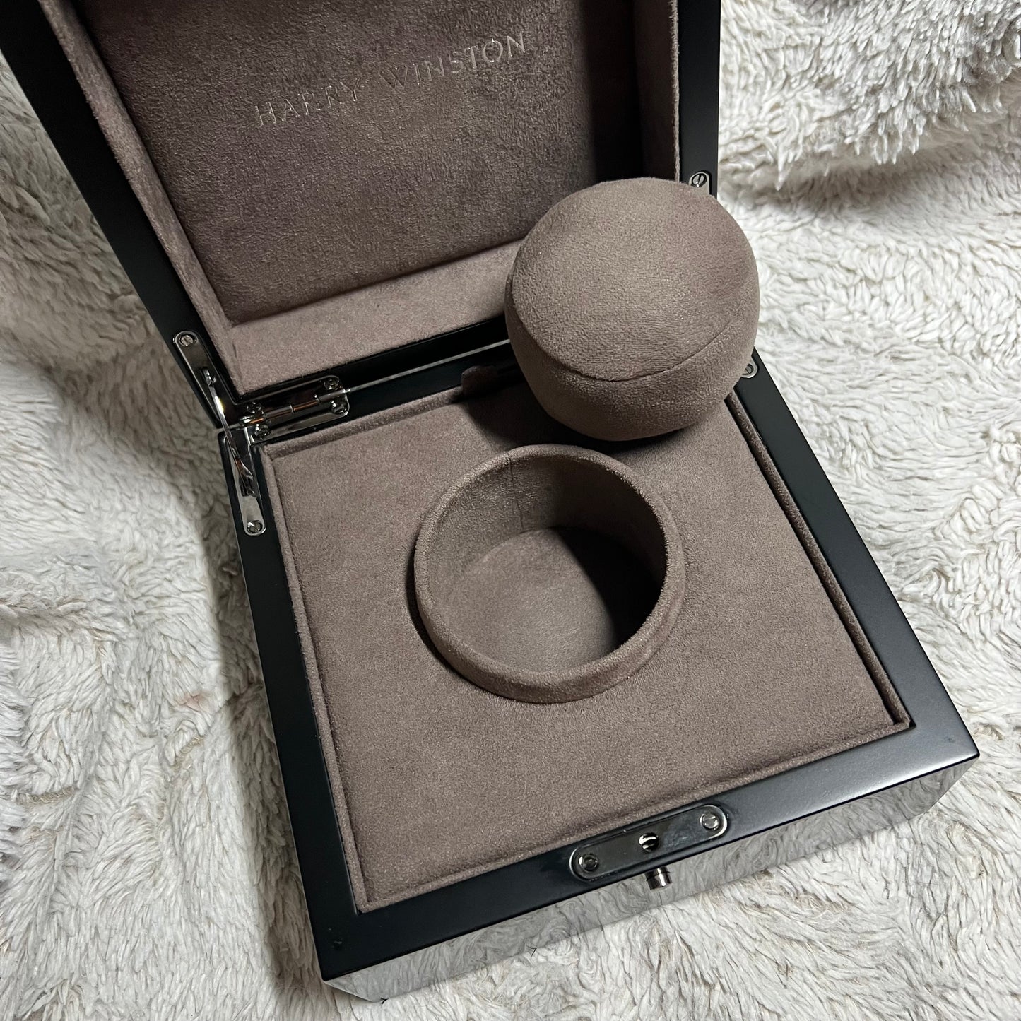 HARRY WINSTON Black Laminated Box with Taupe Color Interior