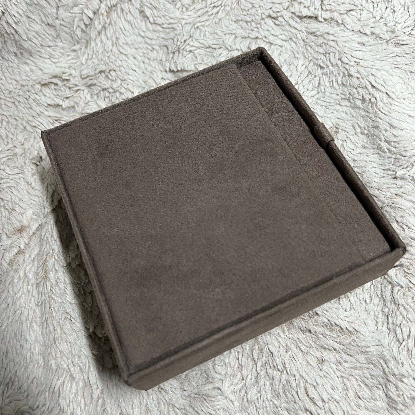 HARRY WINSTON Black Laminated Box with Taupe Color Interior