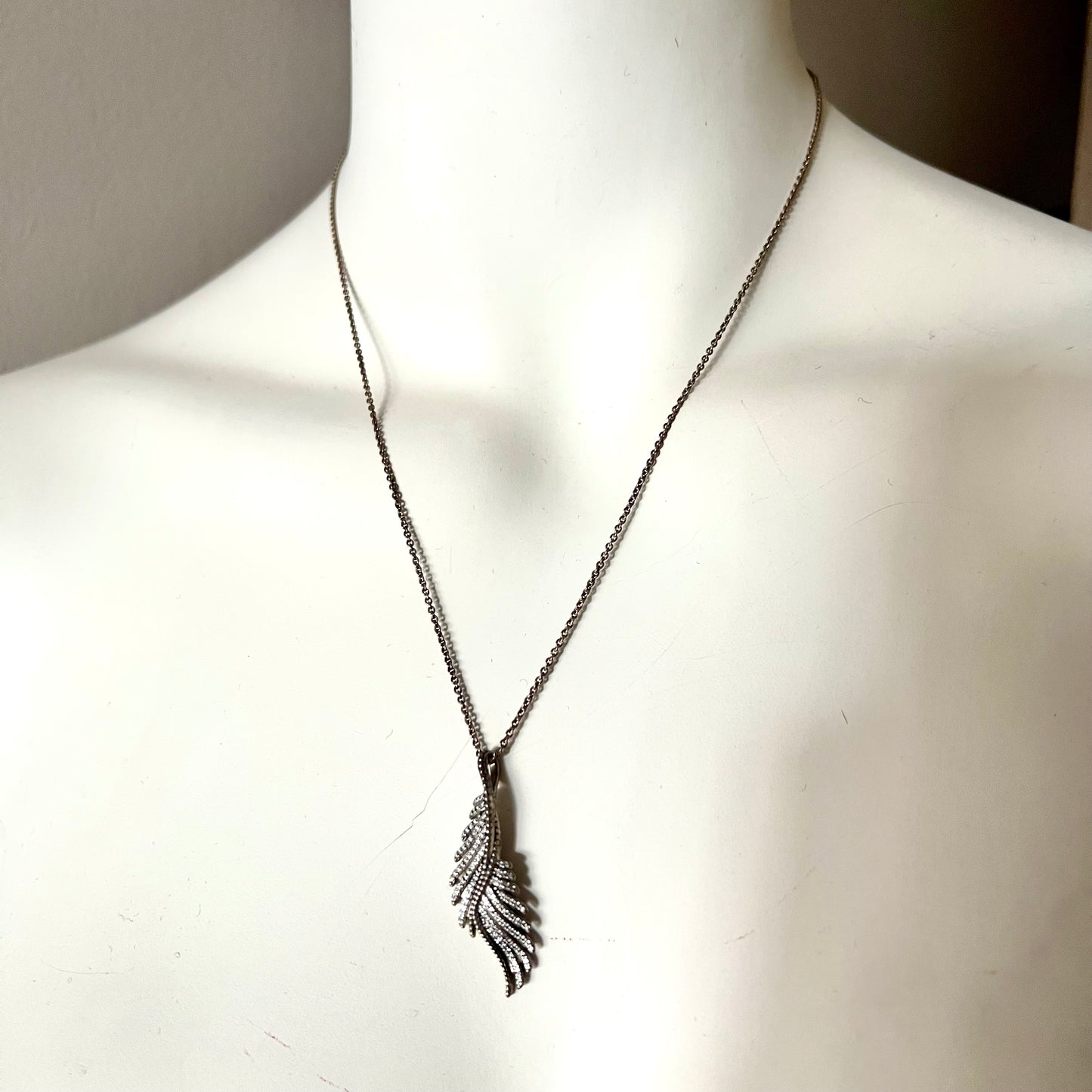 925 sterling silver feather pendant with studs necklace