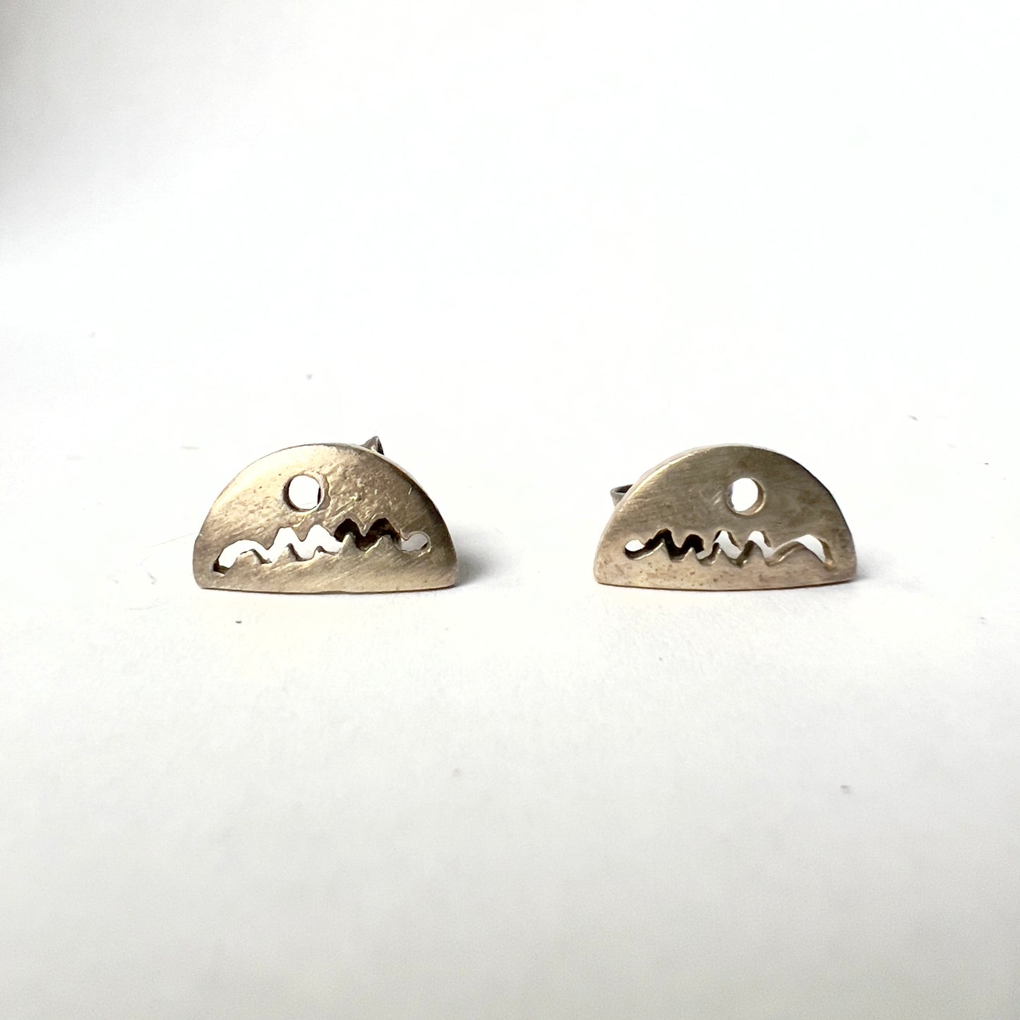 925 Sterling Silver stud earrings with wave design