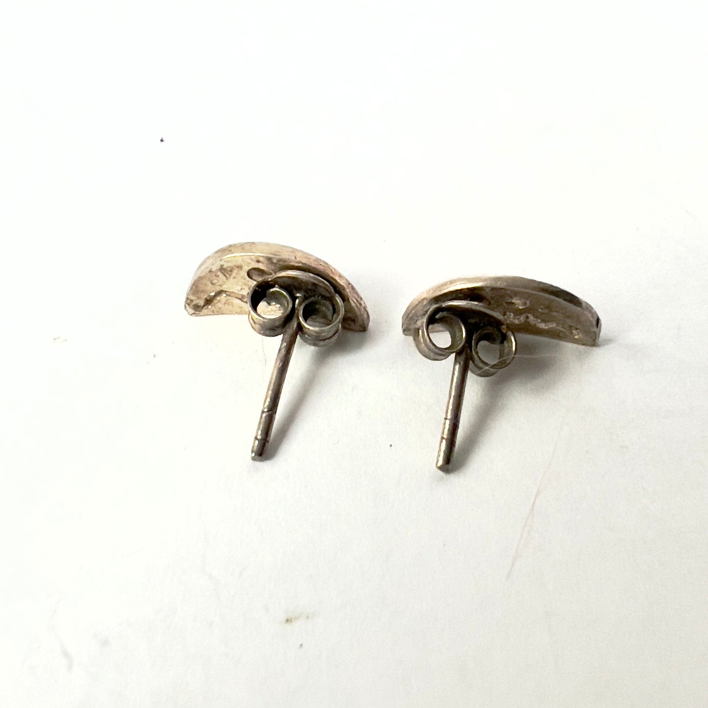 925 Sterling Silver stud earrings with wave design