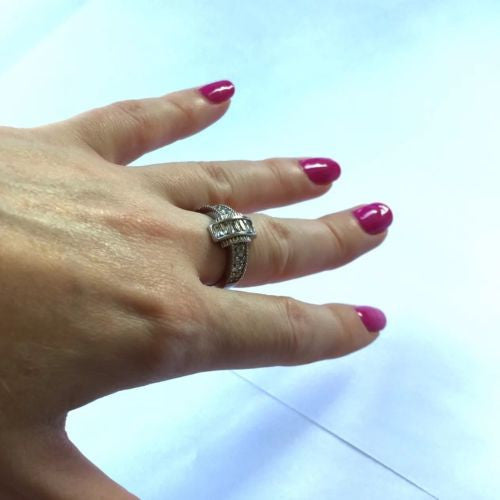 925 Sterling Silver Zircon Ring stamped 925 Size 7.5
