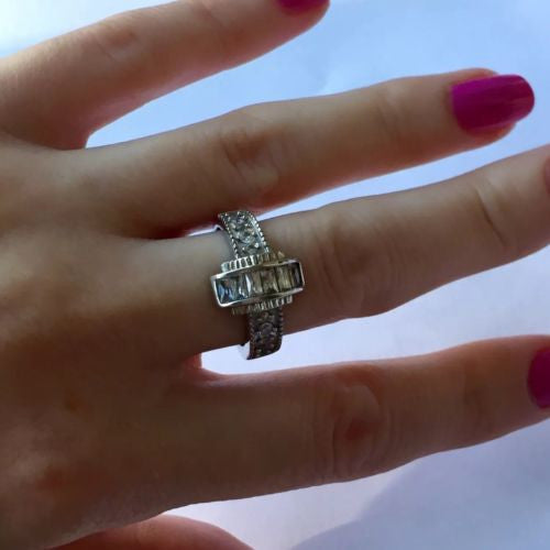 925 Sterling Silver Zircon Ring stamped 925 Size 7.5