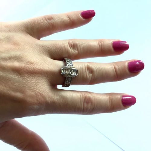 925 Sterling Silver Zircon Ring stamped 925 Size 7.5
