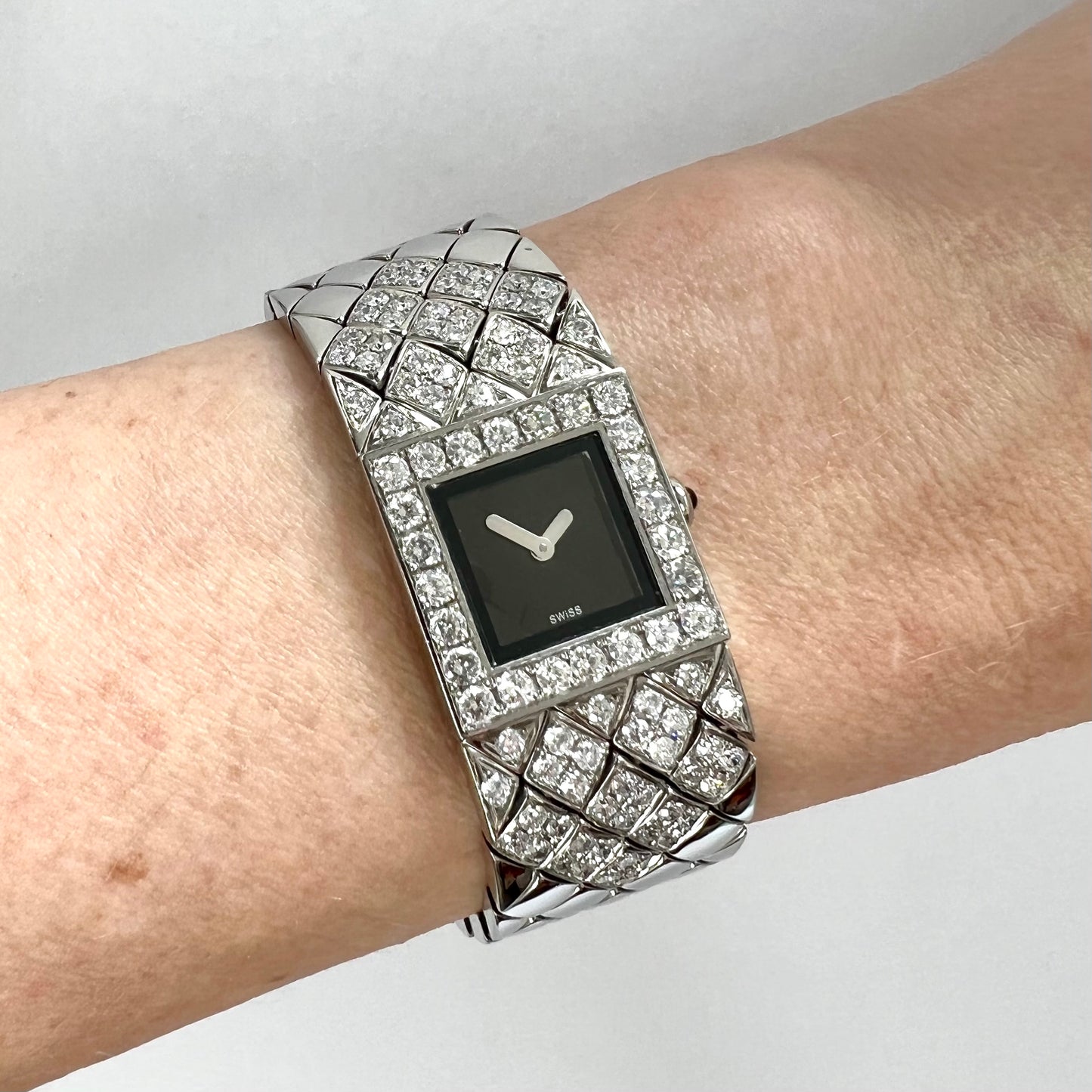 CHANEL MATELASSE Quartz 19mm Steel 3.03TCW Diamond Bracelet Watch