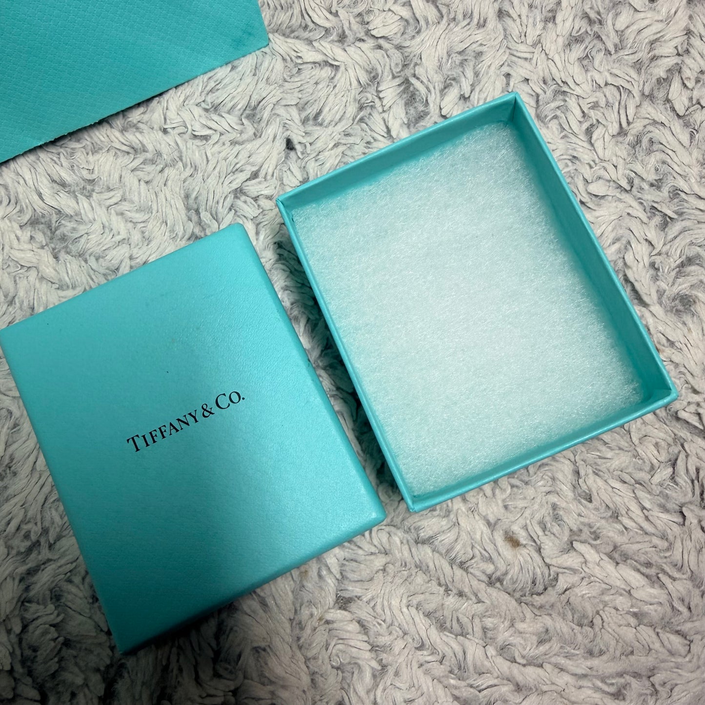 TIFFANY & CO. Jewerly Pouch 3.75x2.80” + Box 3.75x3x1.40” + NEW Original Ribbon + Card + Shopping Bag 9.75x8x4”