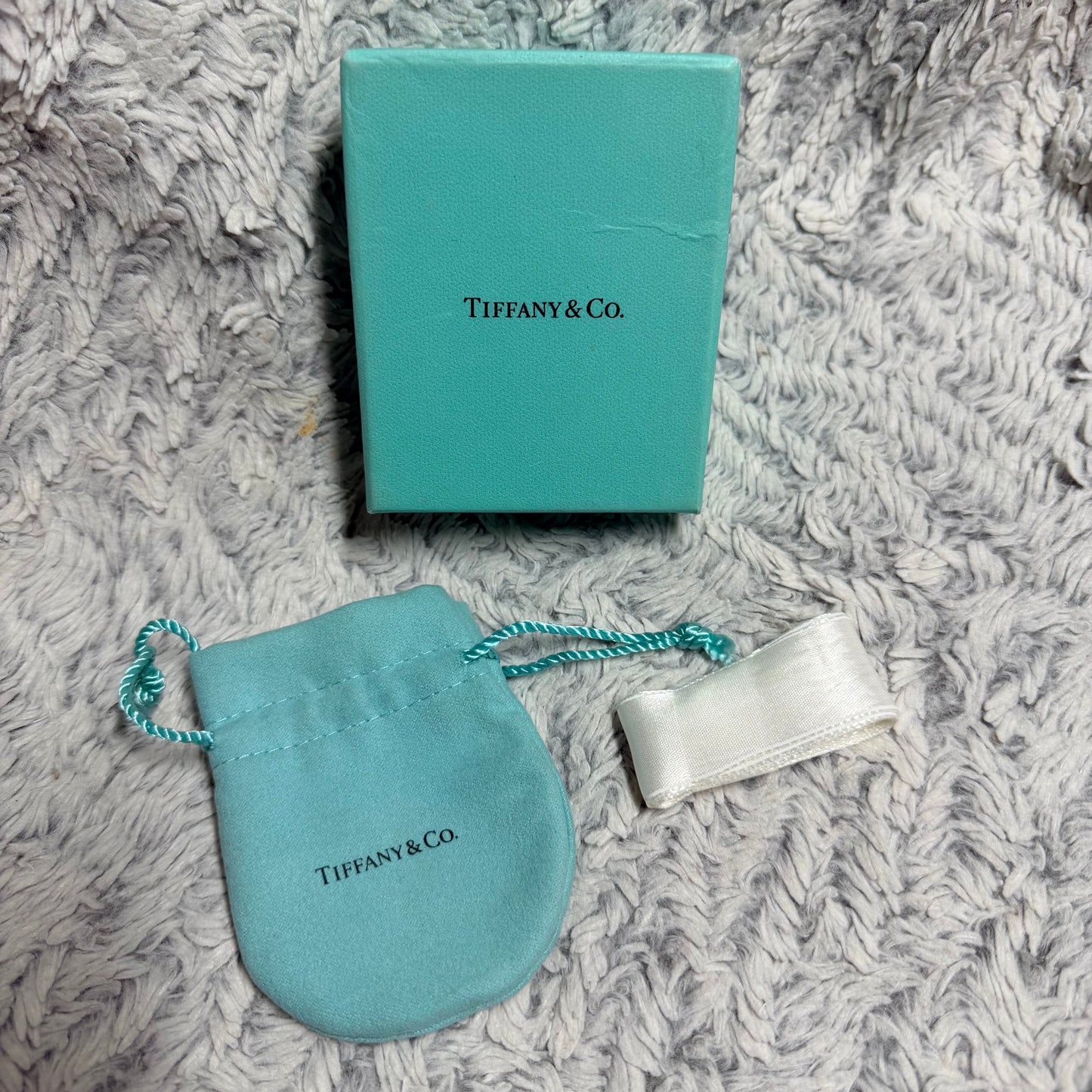 TIFFANY & CO. Jewerly Pouch 3.60x2.90” + Box 3.75x3.10x1.40” + Original Ribbon