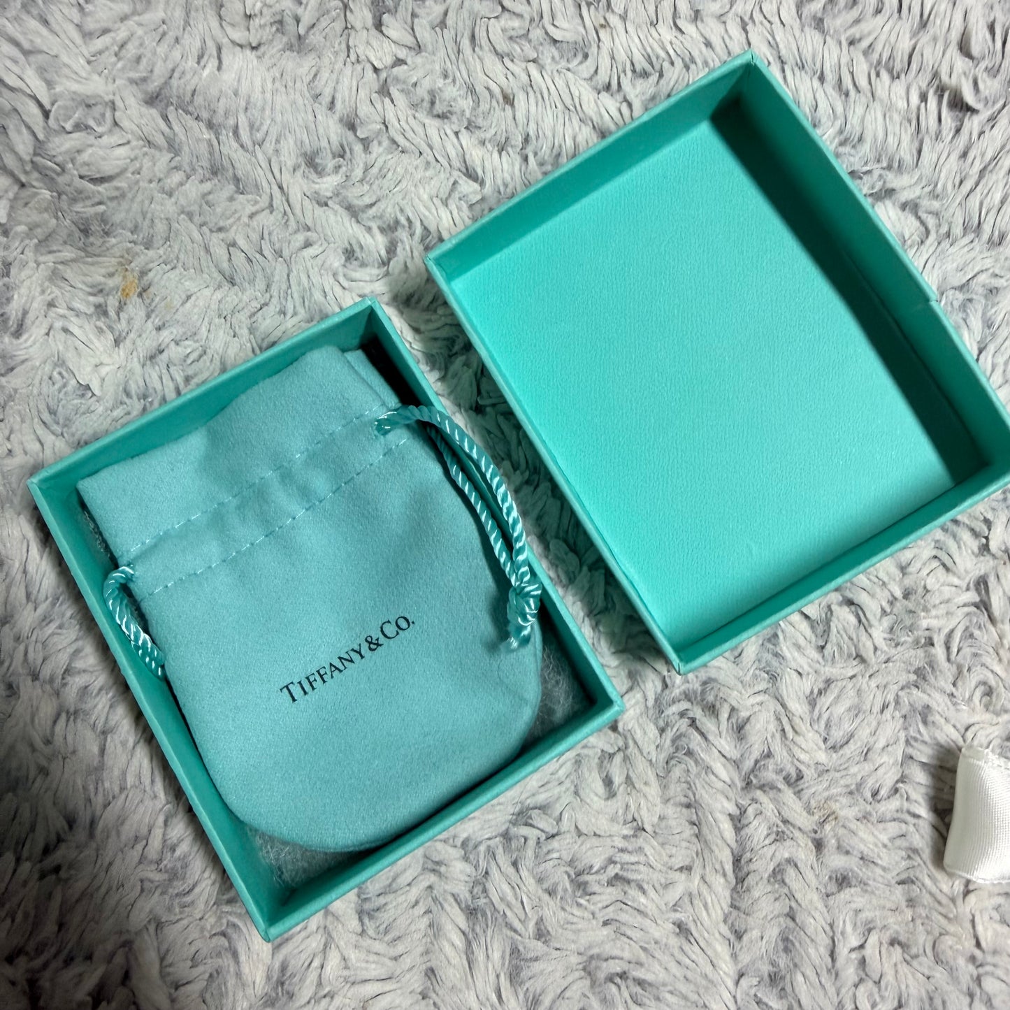 TIFFANY & CO. Jewerly Pouch 3.60x2.90” + Box 3.75x3.10x1.40” + Original Ribbon
