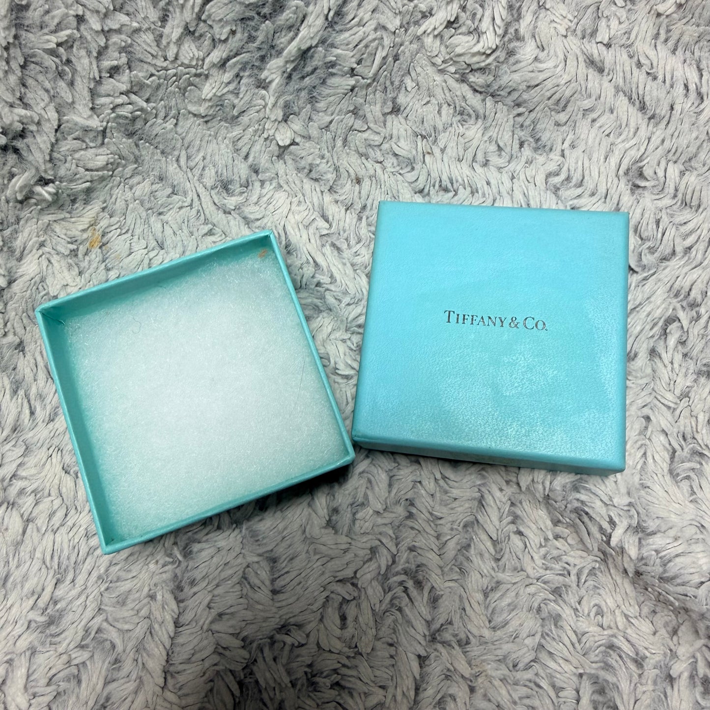 TIFFANY & CO. Jewerly Pouch 2.75x2.60” + Box 3.05x3.05x1.40” + Original Ribbon