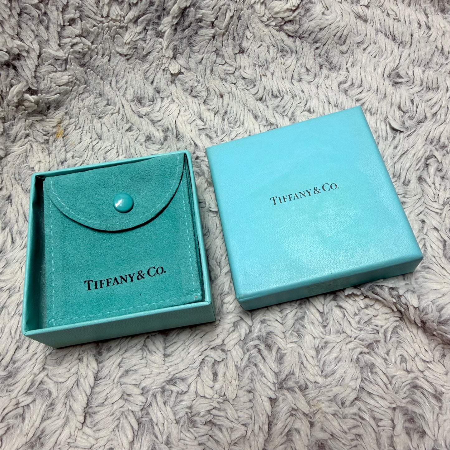 TIFFANY & CO. Jewerly Pouch 2.75x2.60” + Box 3.05x3.05x1.40” + Original Ribbon