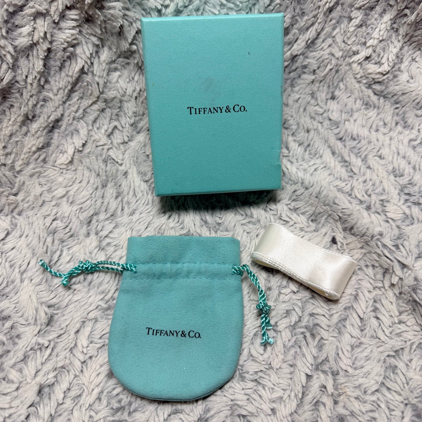 TIFFANY & CO. Jewerly Pouch 3.5x2.80” + Box 3.90x3.05x1.45” + Original Ribbon