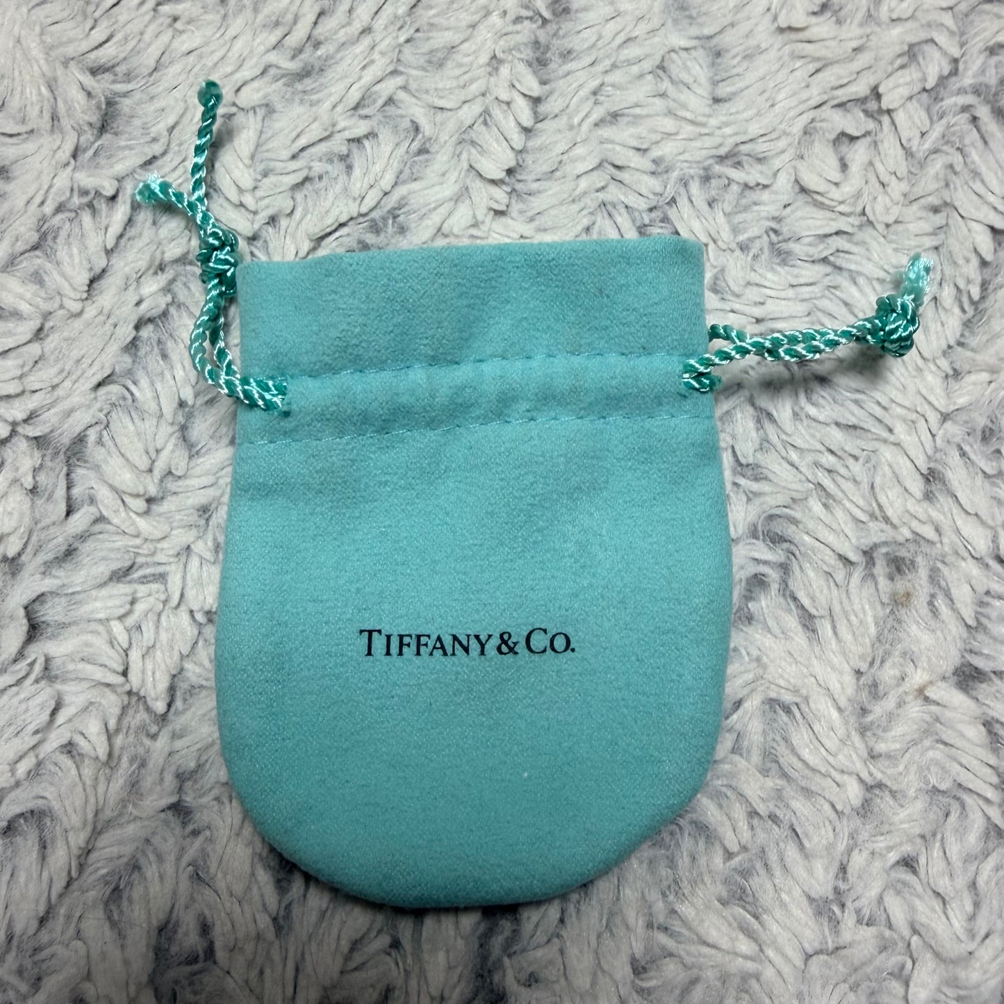 TIFFANY & CO. Jewerly Pouch 3.5x2.80” + Box 3.90x3.05x1.45” + Original Ribbon