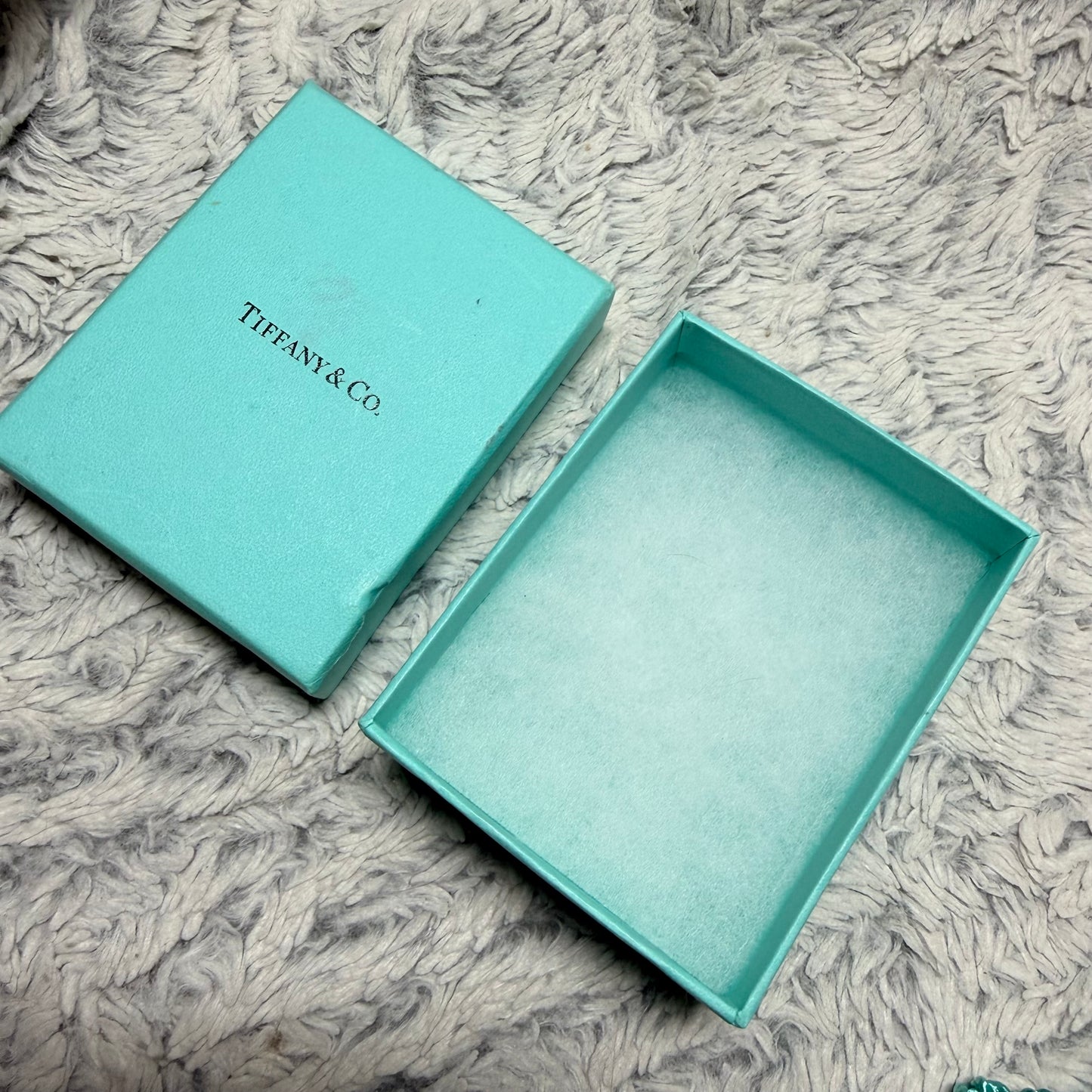 TIFFANY & CO. Jewerly Pouch 3.5x2.80” + Box 3.90x3.05x1.45” + Original Ribbon