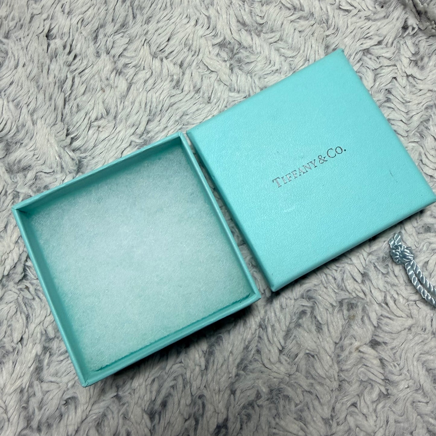 TIFFANY & CO. Jewerly Pouch 2.60x2.20” + Box 3.10x3.10x1.70” + Original Ribbon