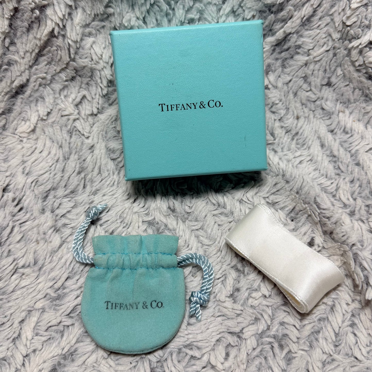 TIFFANY & CO. Jewerly Pouch 2.60x2.20” + Box 3.10x3.10x1.70” + Original Ribbon