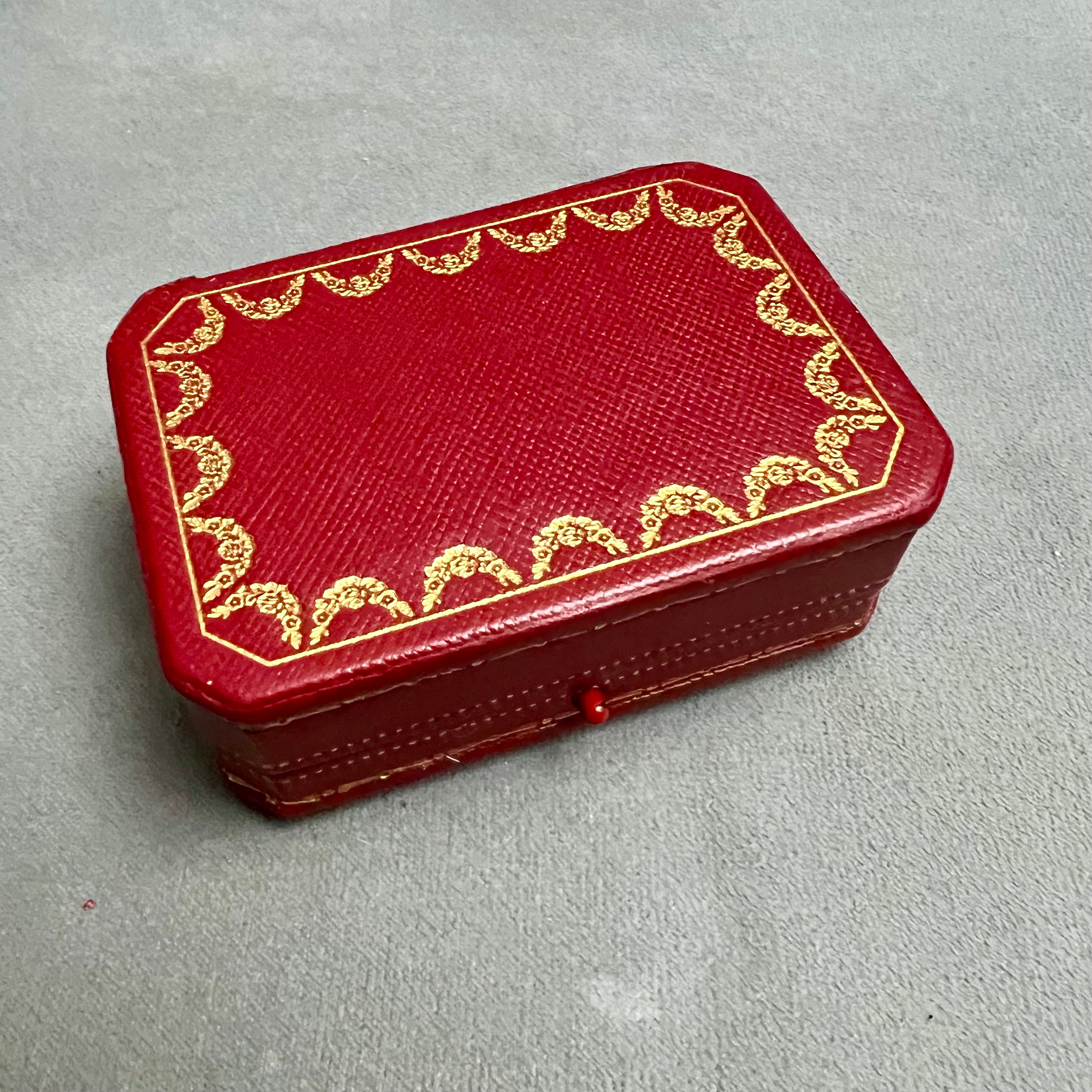 Earring box buying small Cartier Red box