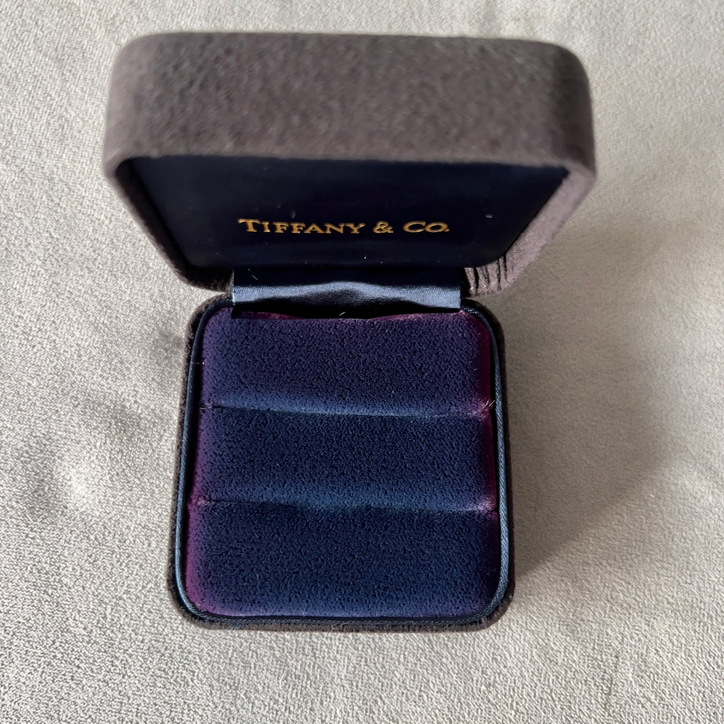 TIFFANY & CO. Double Alliance Ring Box 2.75x2.75x1.5 inches