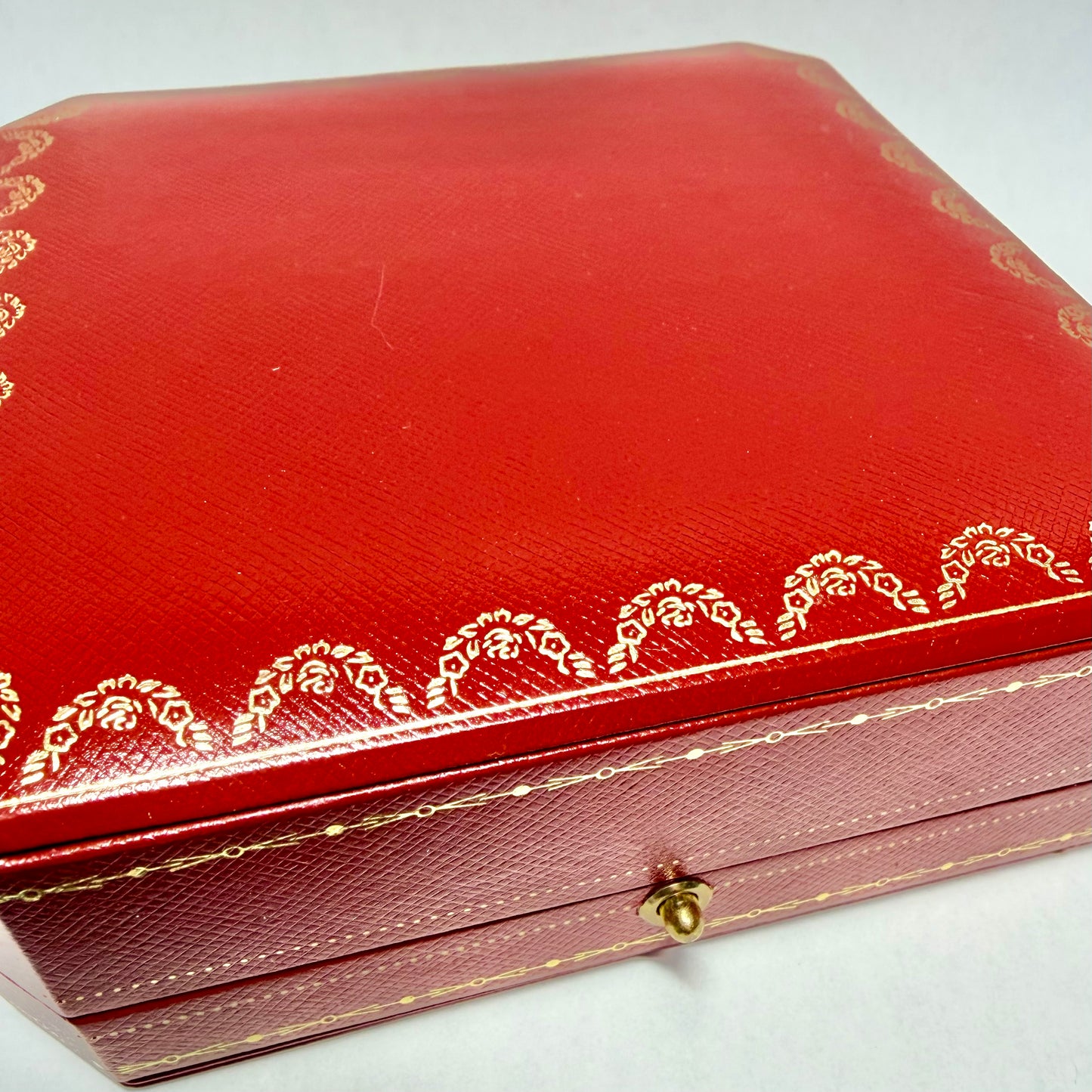 CARTIER Red Necklace/Chain Box 4.80x4.80x1.75 inches