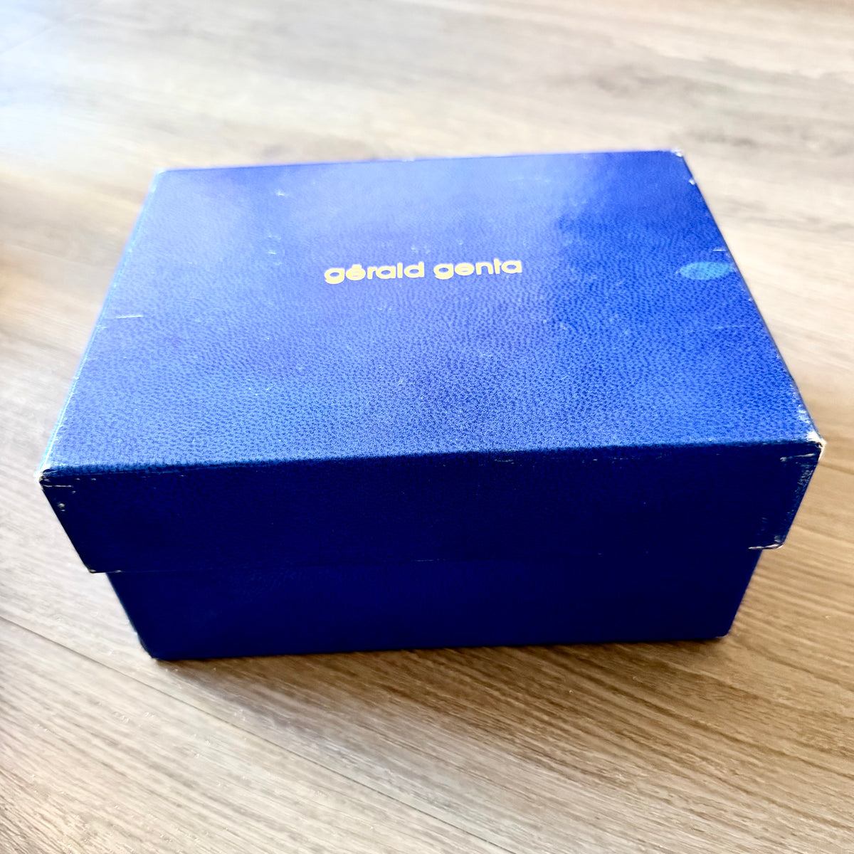 GĒRALD GENTA Blue/Cream Box + Outer Box 7.60x6x3.60 inches