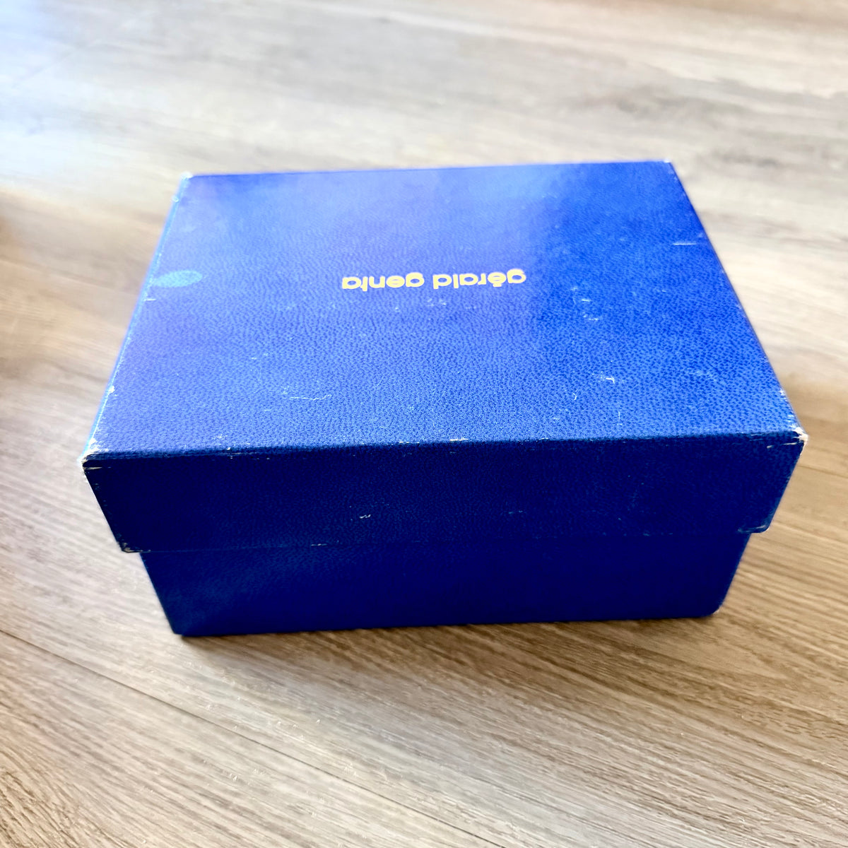 GĒRALD GENTA Blue/Cream Box + Outer Box 7.60x6x3.60 inches