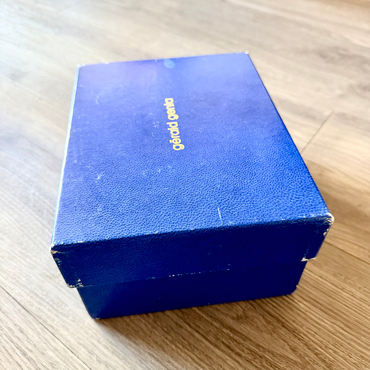 GĒRALD GENTA Blue/Cream Box + Outer Box 7.60x6x3.60 inches