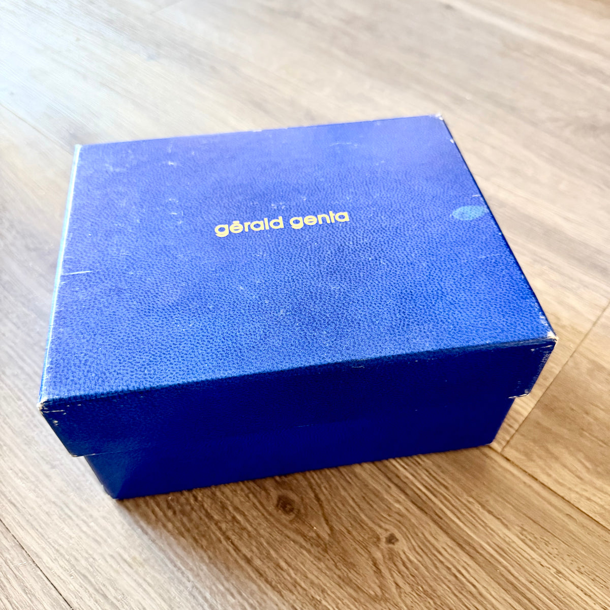 GĒRALD GENTA Blue/Cream Box + Outer Box 7.60x6x3.60 inches