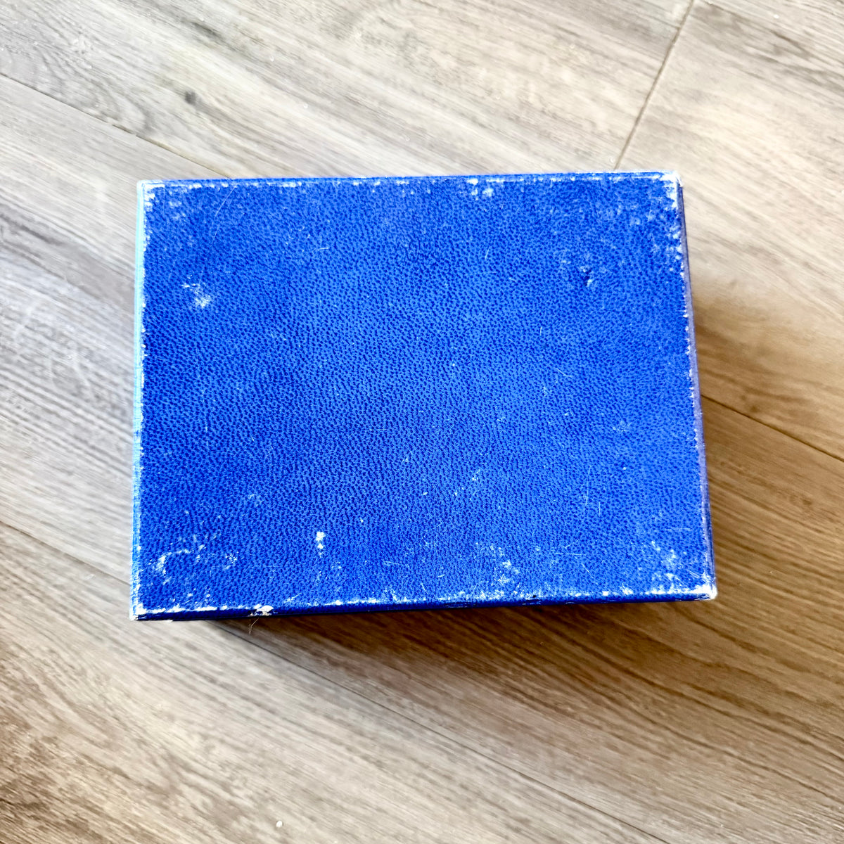 GĒRALD GENTA Blue/Cream Box + Outer Box 7.60x6x3.60 inches