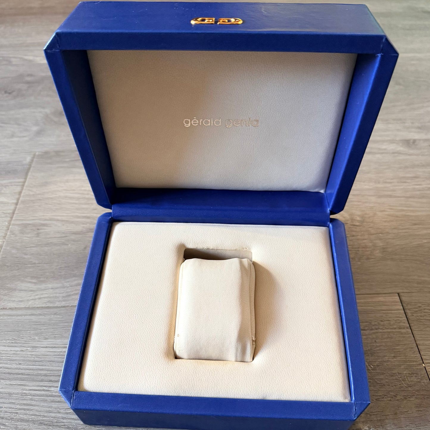 GĒRALD GENTA Blue/Cream Box + Outer Box 7.60x6x3.60 inches
