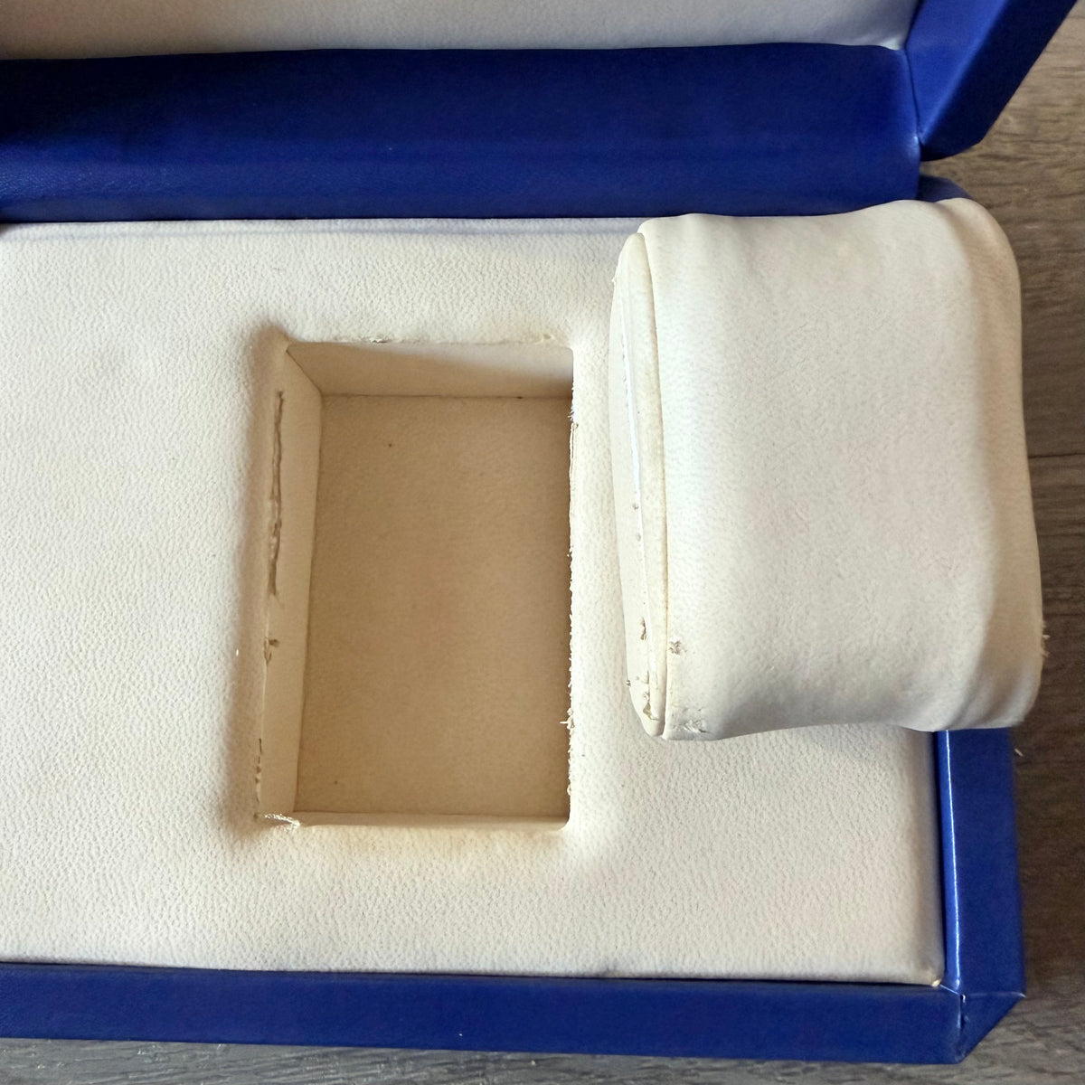 GĒRALD GENTA Blue/Cream Box + Outer Box 7.60x6x3.60 inches