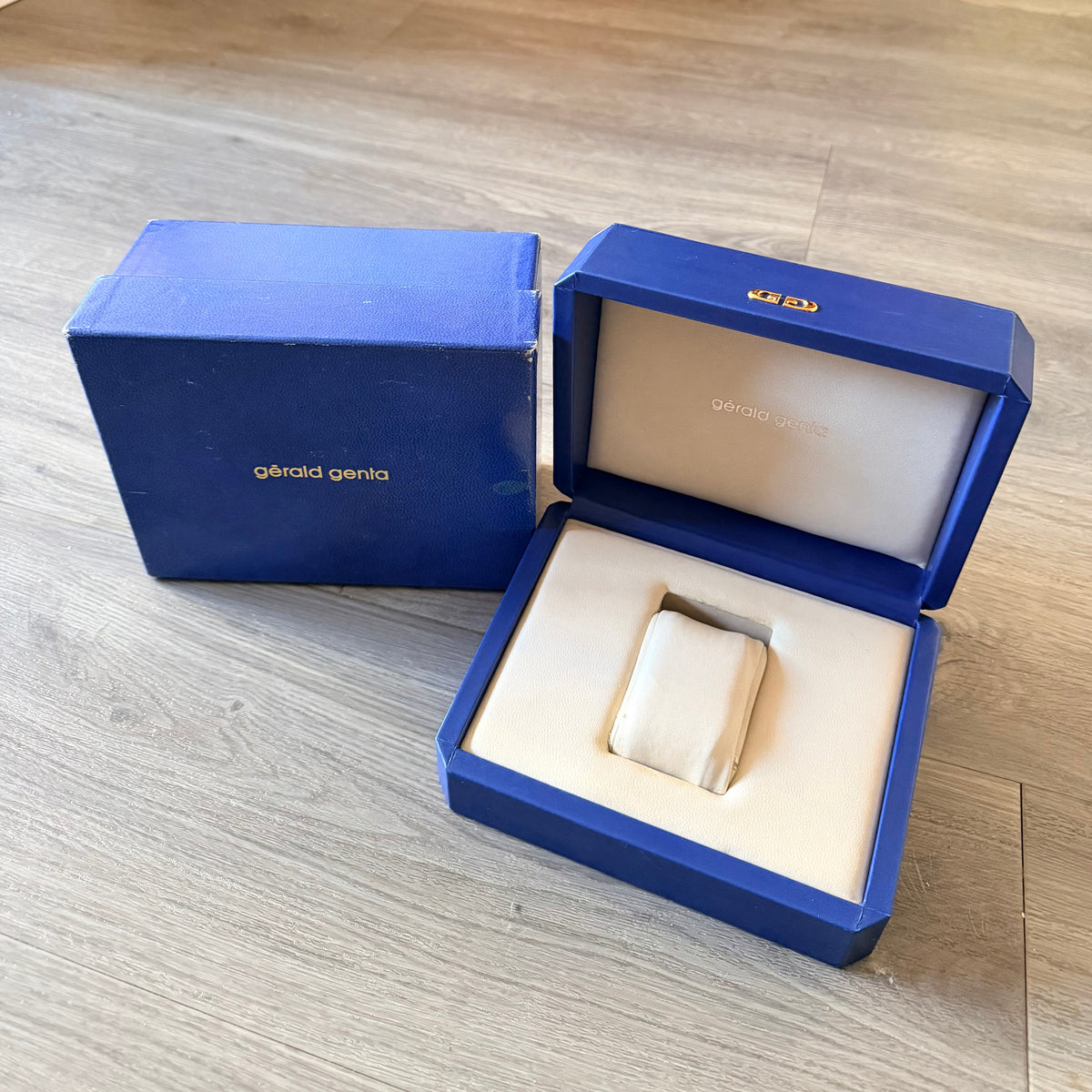 GĒRALD GENTA Blue/Cream Box + Outer Box 7.60x6x3.60 inches