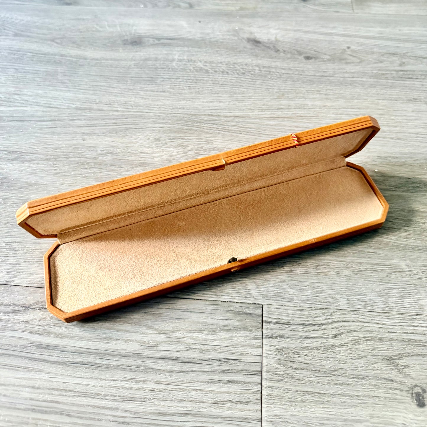 GĒRALD GENTA Tan Genuine Leather Box + Outer Box 11x2.90x1.20”