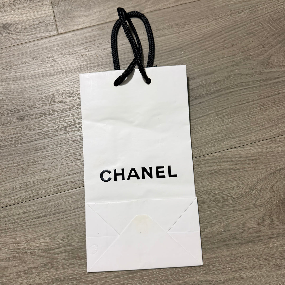 CHANEL White Paper Shopping Gift Bag 8.5x4.75x2.80”