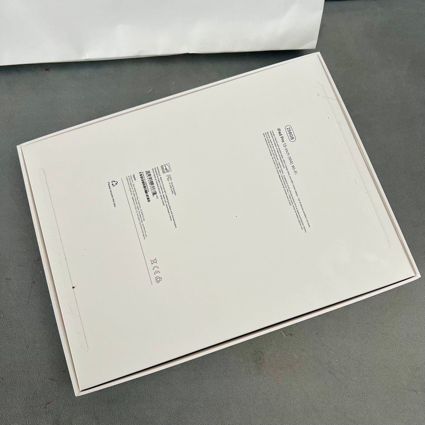 IPAD PRO Model A2229 Silver 13 inches 128GB NEW Screen