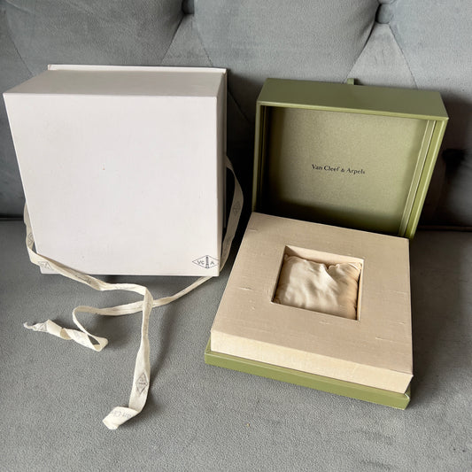 VAN CLEEF & ARPELS Box w/ Mirror + Outer Box 6.60x6.60x4.10 Inches