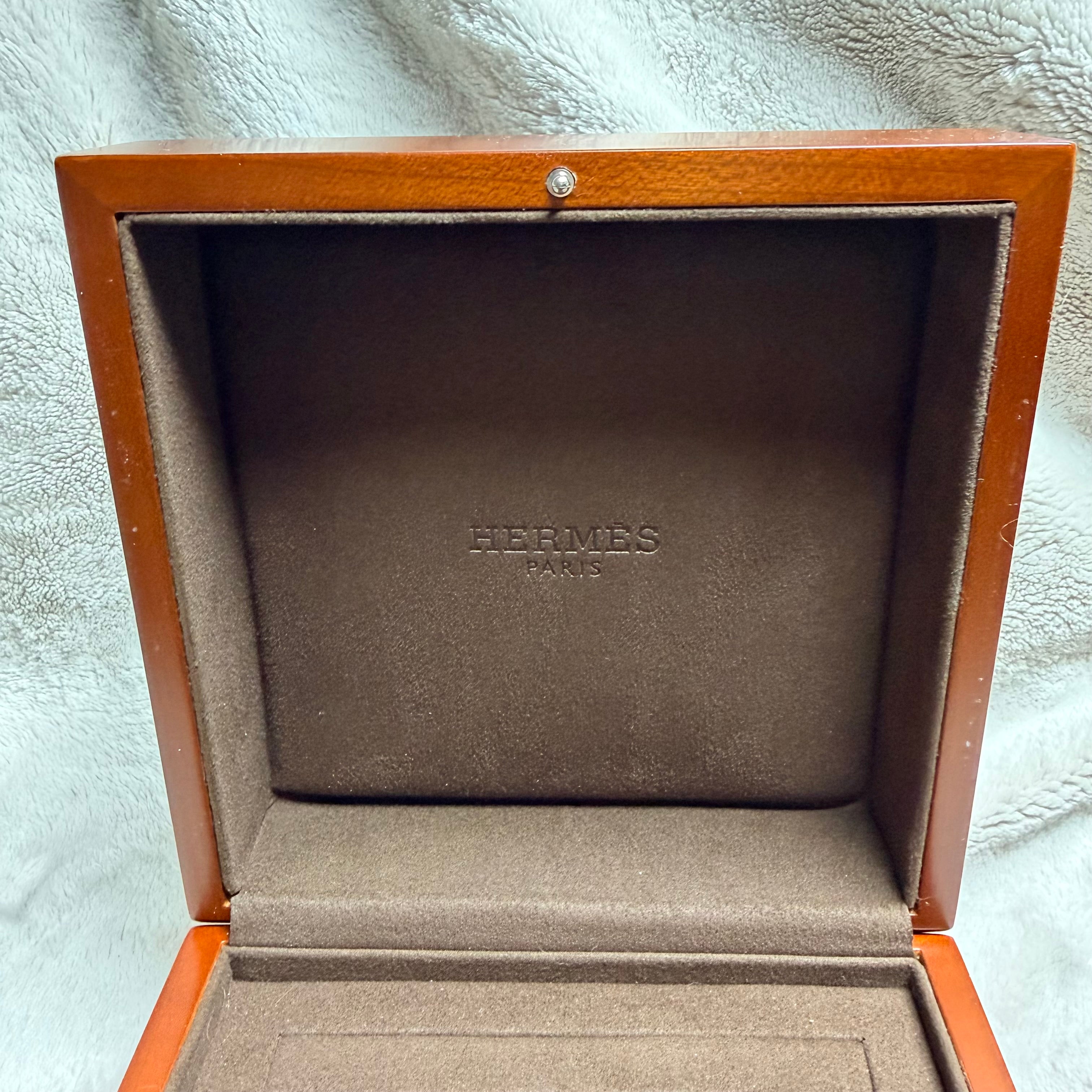 プロフ必読　HERMES 箱のみ HERMES Brown Wooden Box 6x6x3.90 inches | NATILUXIA