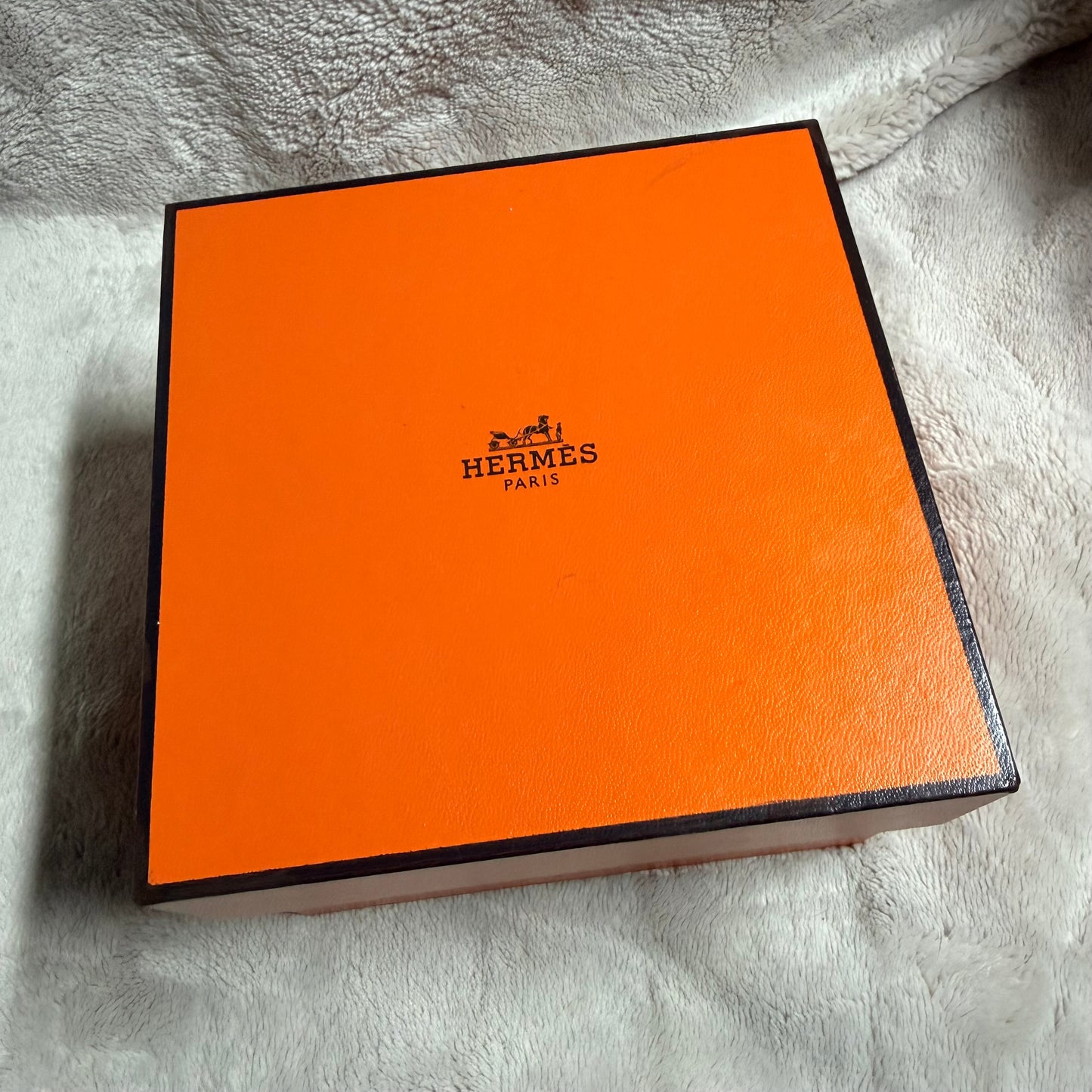 HERMES Box + Booklet 5.20x5.10x3.50 inches