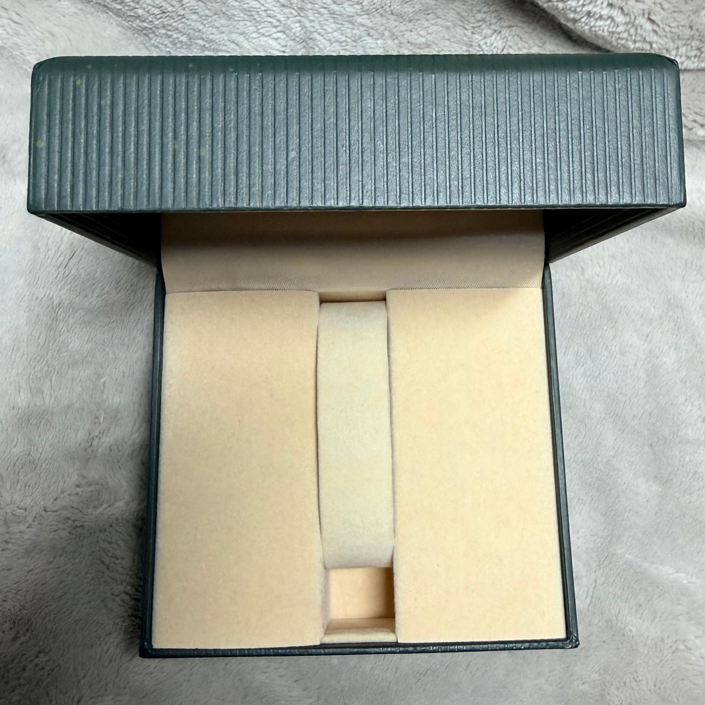 GUCCI Green Box 4.50x4.20x2.75 inches + Booklet